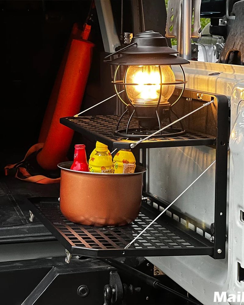 Ford Bronco tailgate fold table ，the easy folding feature of the produ