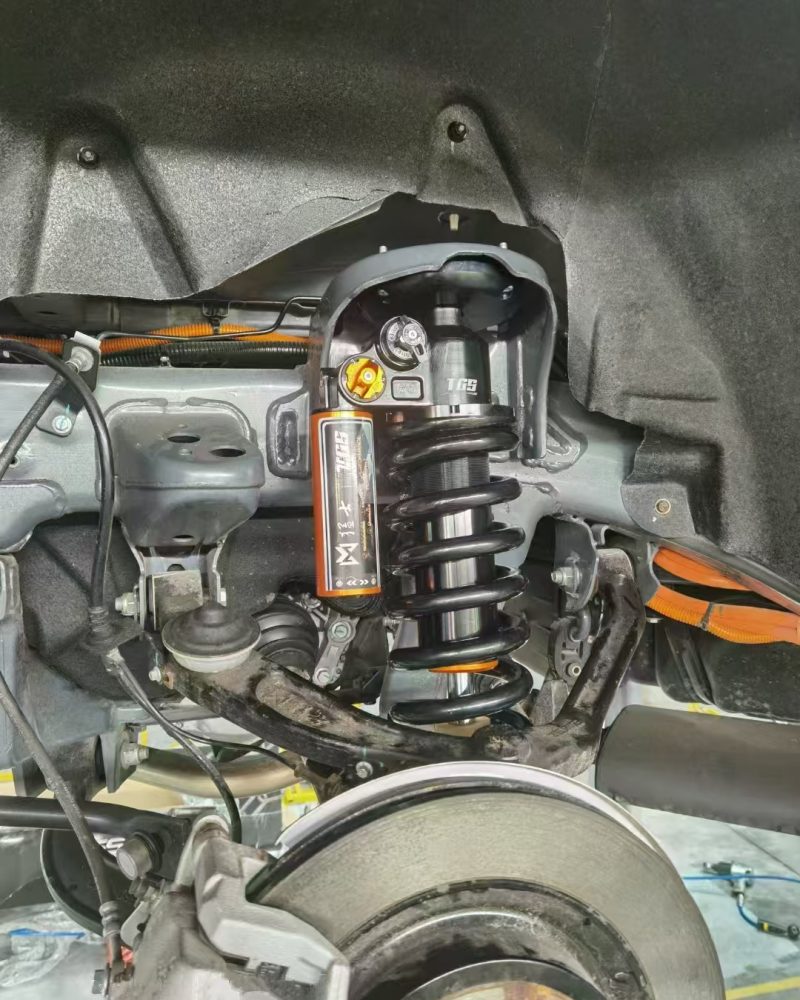 For the Strada Dual-Circuit Bidirectional Adjustable Nitrogen Shock Absorber 2-3.5" Lift Kit Body Control Fits All Roads